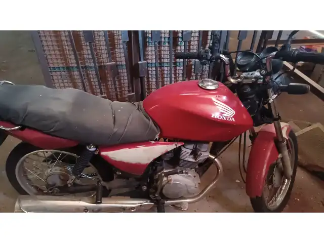 UMA MOTOCICLETA HONDA CG150 TITAN KS, COR VERMELHA, ANO 2008/2008