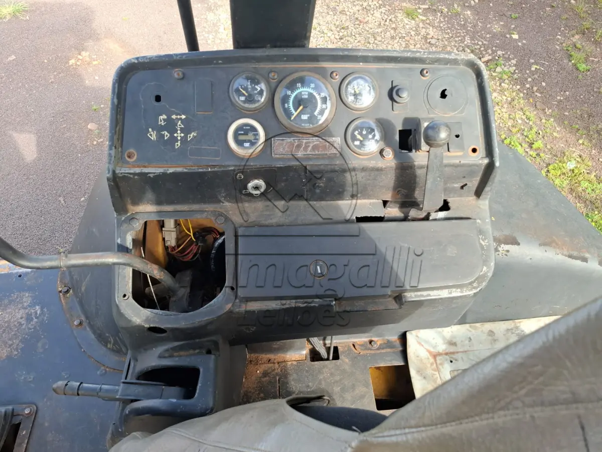 LOTE 001 - Retroescavadeira caterpilar 416 4x2 ano 1997