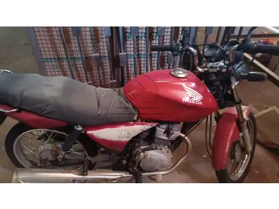 LOTE 000 - UMA MOTOCICLETA HONDA CG150 TITAN KS, COR VERMELHA, ANO 2008/2008,