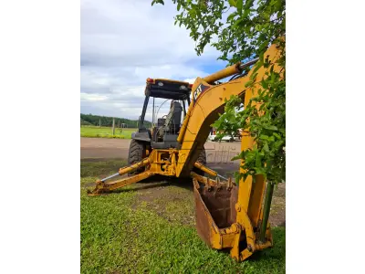 LOTE 001 - Retroescavadeira caterpilar 416 4x2 ano 1997