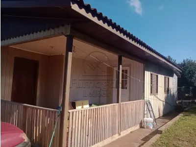 LOTE 001 - Prédio de madeira