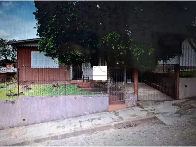 LOTE 001 - Prédio de madeira