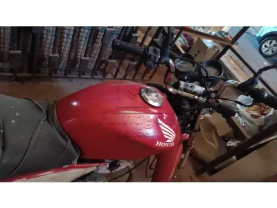 LOTE 000 - UMA MOTOCICLETA HONDA CG150 TITAN KS, COR VERMELHA, ANO 2008/2008,