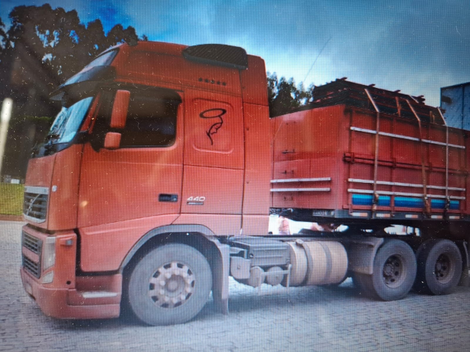 CAMINHÃO TRATOR VOLVO FH 440 6×2T, placas, 2010/2011