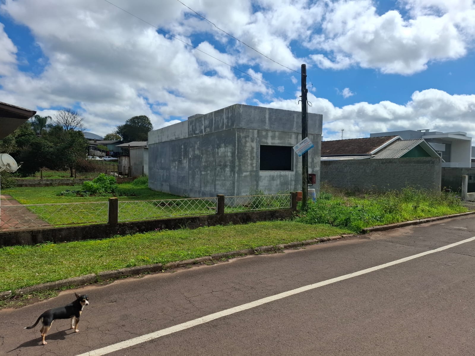 Um terreno e uma construção urbana em Barão De Cotegipe, com área de 300,16 e 95,09 m².